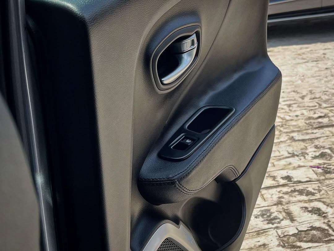 Jeep Renegade - Miniatura 8