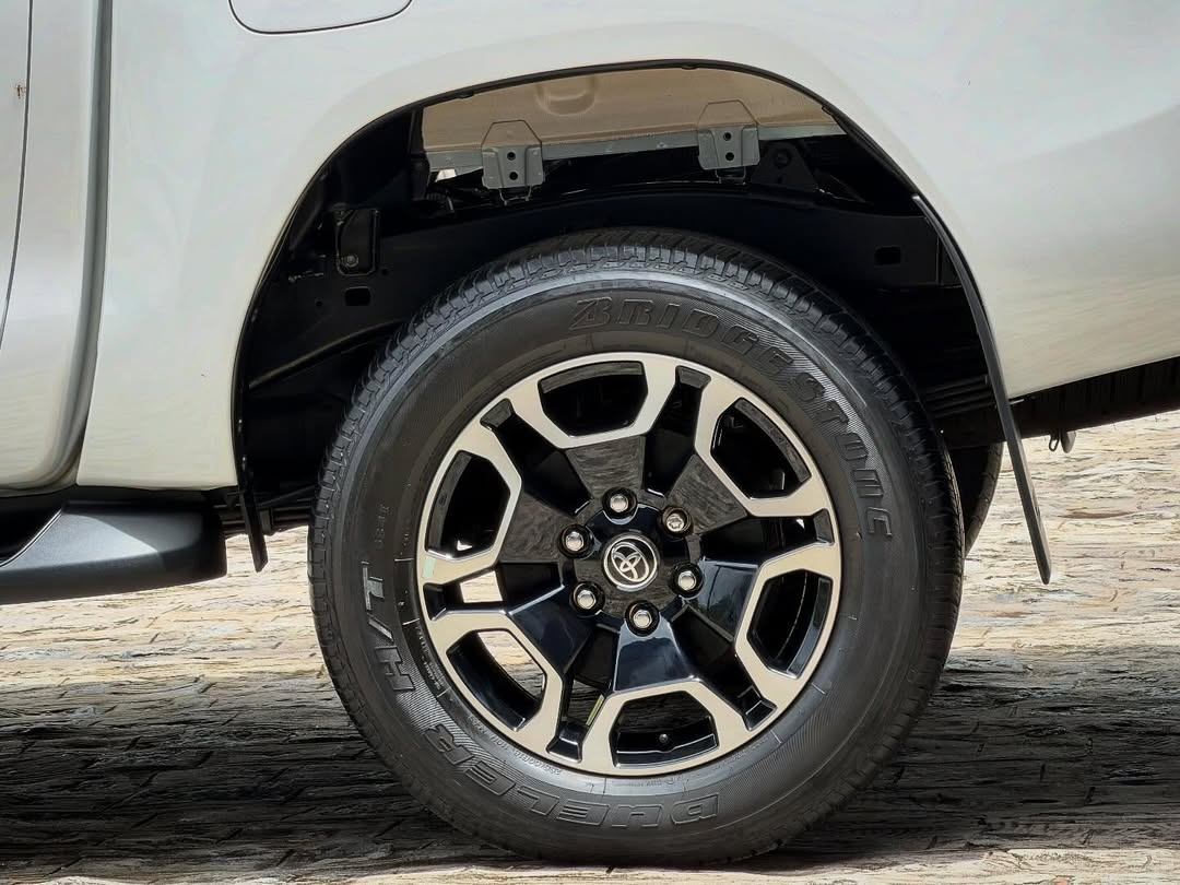 Toyota Hilux - Miniatura 7