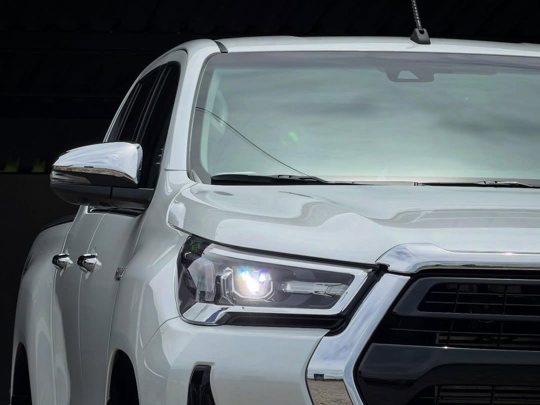 Toyota Hilux - Miniatura 12