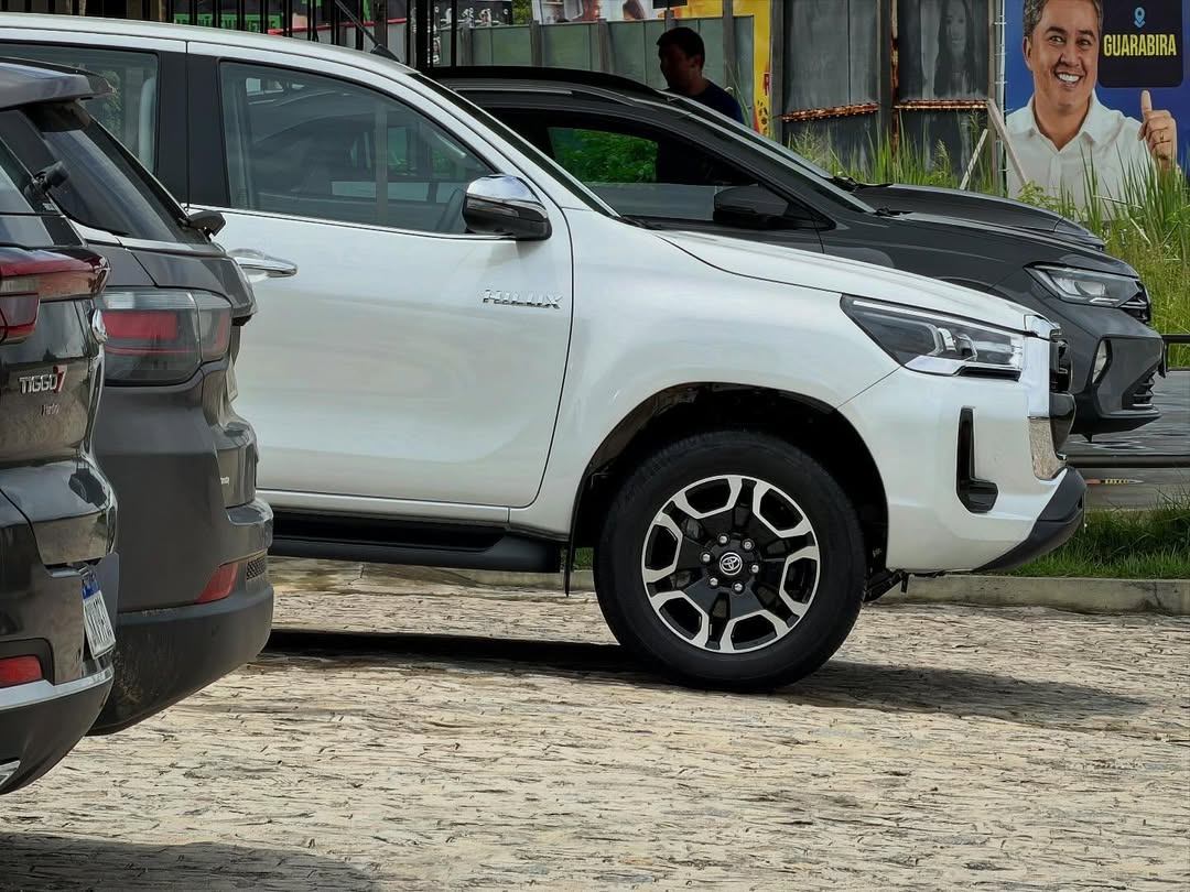 Toyota Hilux - Miniatura 19