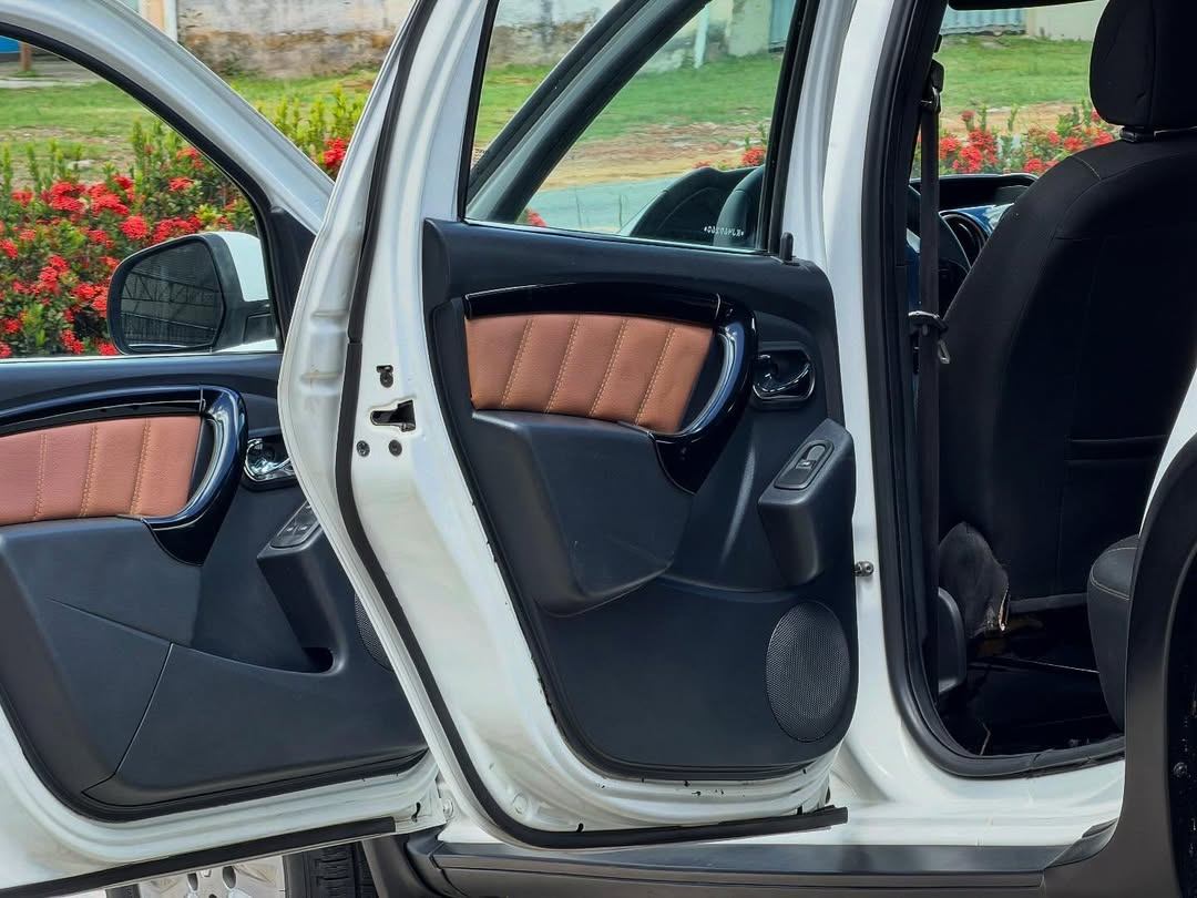 Renault DUSTER - Miniatura 5