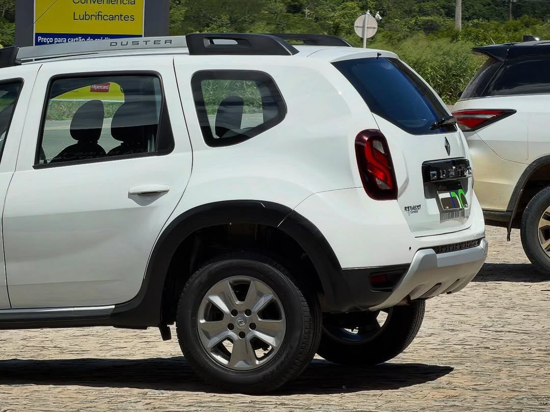 Renault DUSTER - Miniatura 10